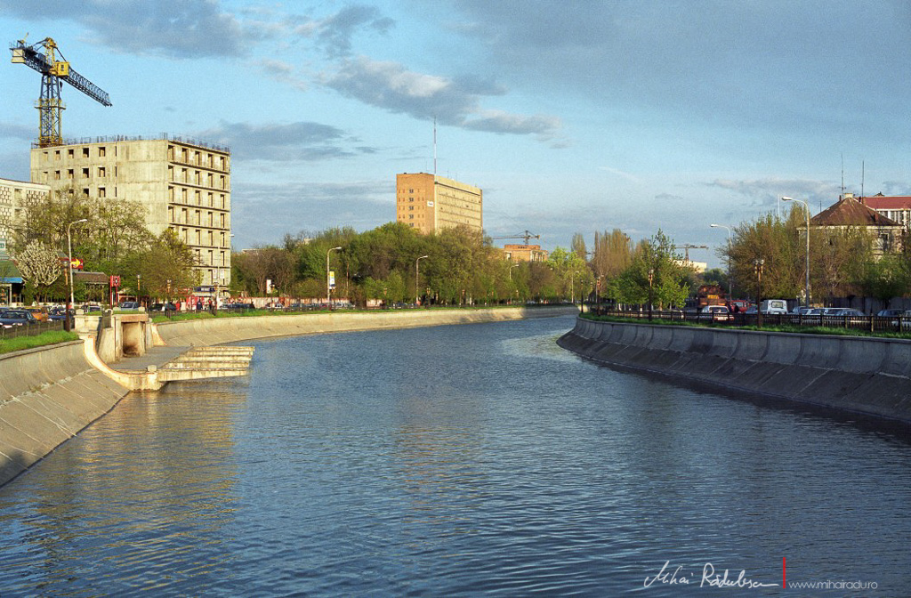 Dimbovita canal</br>Bucharest</br>2004